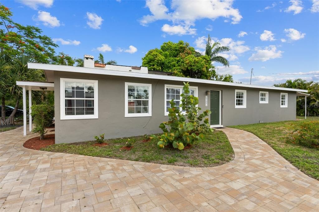 3018 SUNSET ROAD FORT MYERS, FL 33901