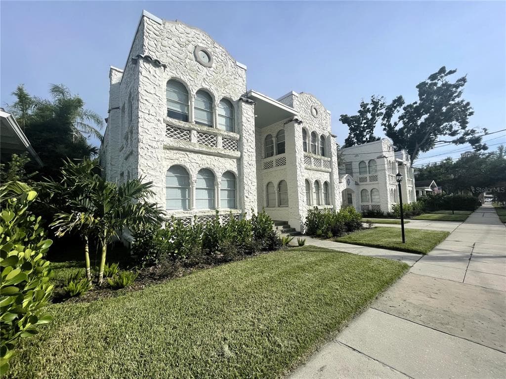 2114 W DEKLE AVENUE UNIT 4 TAMPA, FL 33606