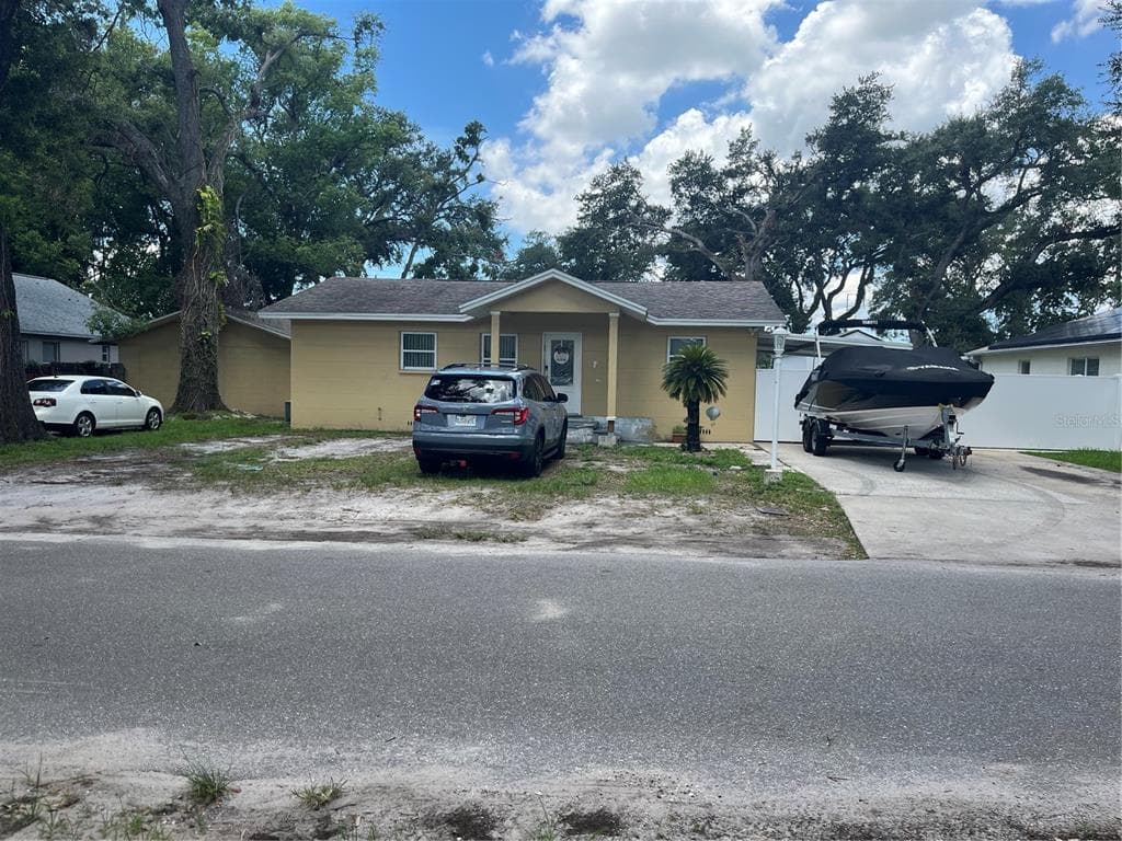6816 N STERLING AVENUE TAMPA, FL 33614