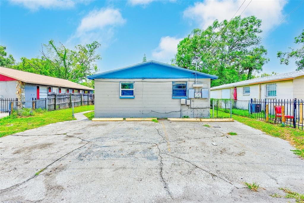 1707 E IDELL STREET TAMPA, FL 33604