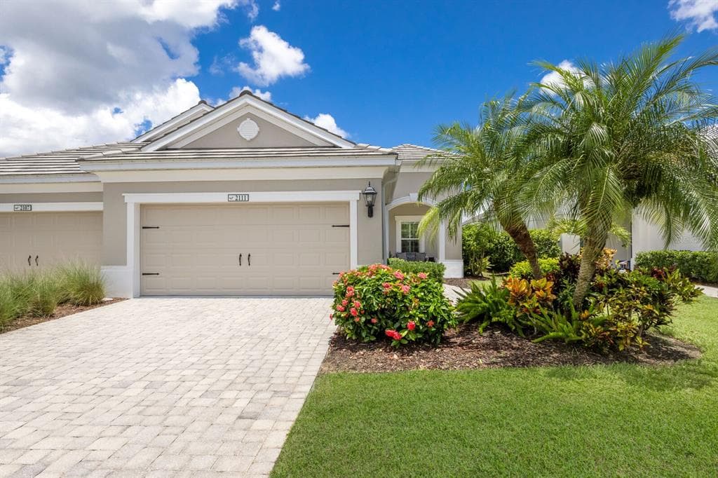2111 CRYSTAL LAKE TRAIL BRADENTON, FL 34211