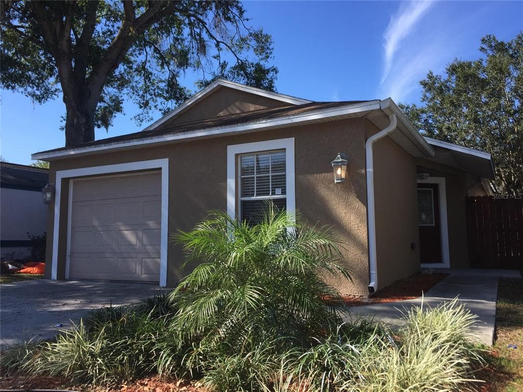 4309 LONGSHORE DRIVE LAND O LAKES, FL 34639
