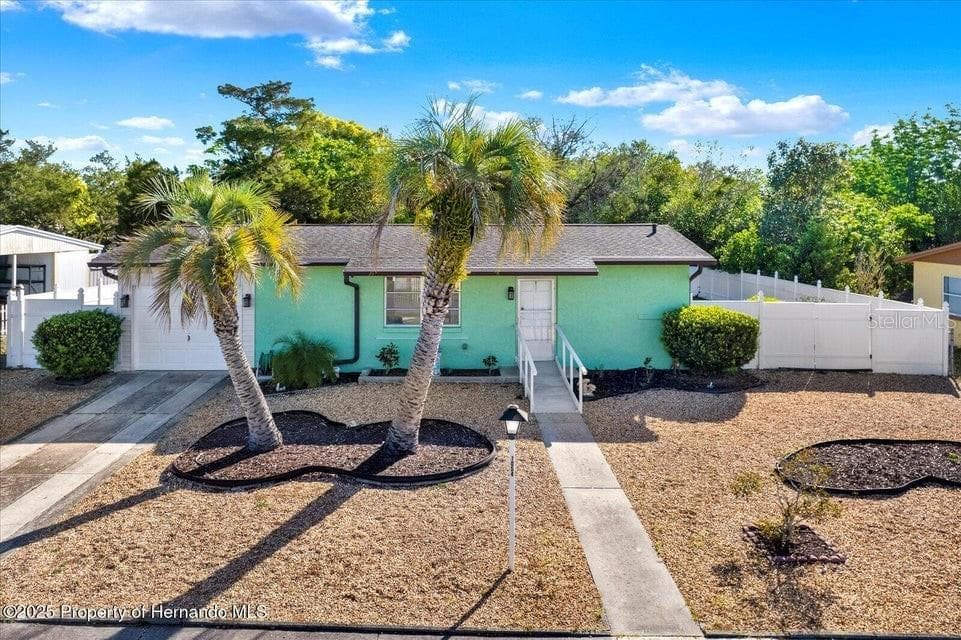 1054 EMBASSY AVENUE SPRING HILL, FL 34606