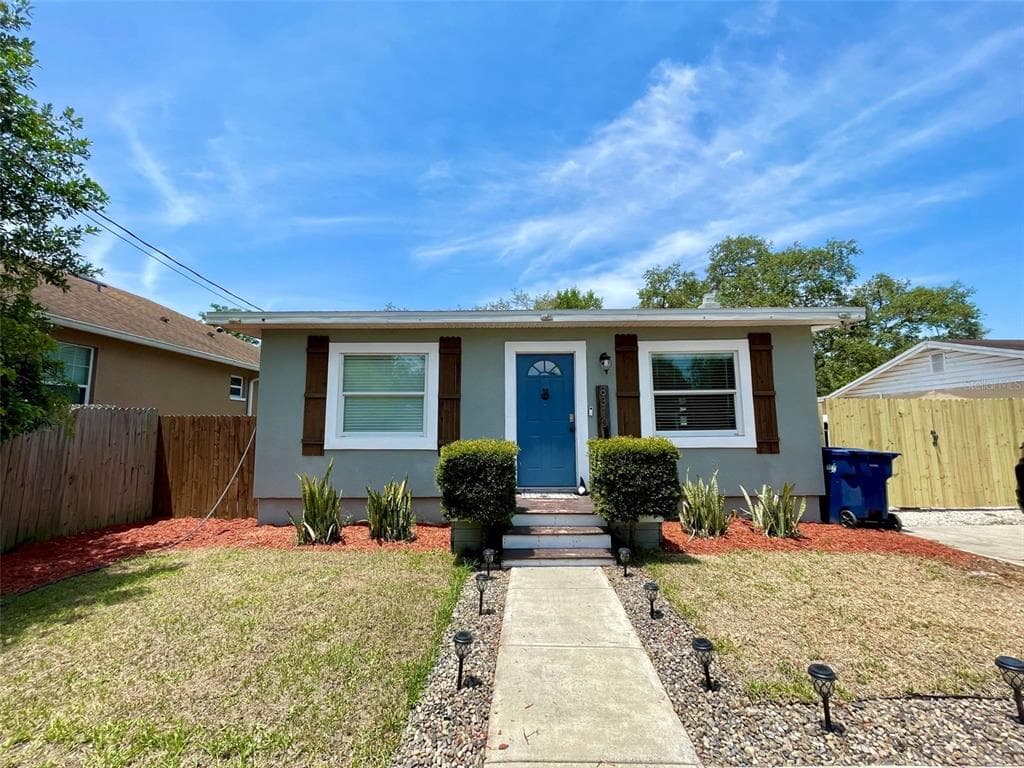 8310 EL PORTAL DRIVE TAMPA, FL 33604