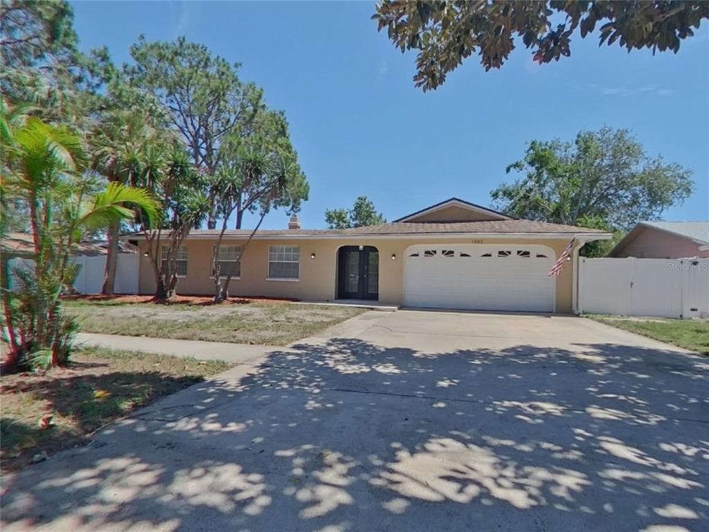 1503 GARDEN AVENUE TARPON SPRINGS, FL 34689