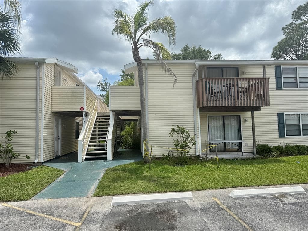 121 LOBLOLLY COURT UNIT C OLDSMAR, FL 34677