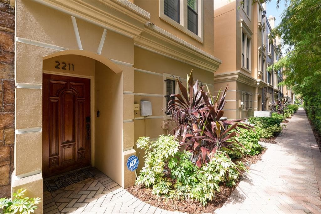 2211 SOHO BAY COURT TAMPA, FL 33606