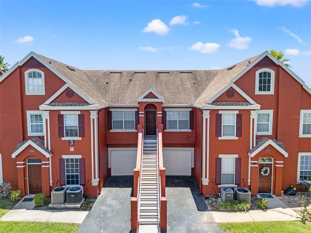 9042 LAKE CHASE ISLAND WAY TAMPA, FL 33626