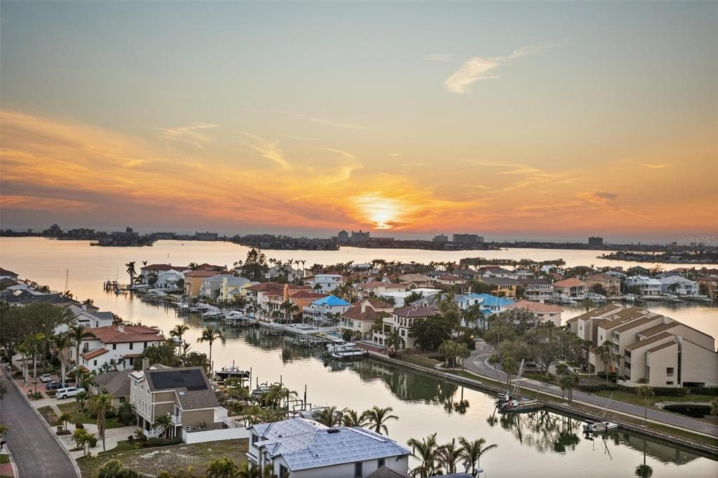 5950 PELICAN BAY PLAZA S UNIT 1004 GULFPORT, FL 33707