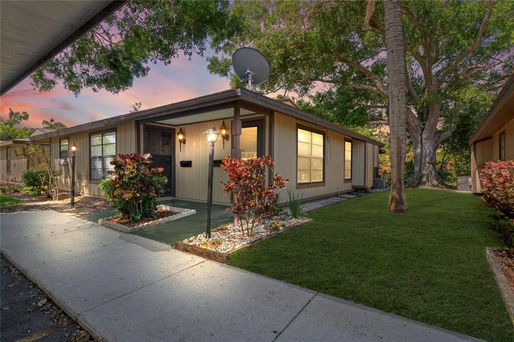 1980 TAHITIAN PLACE UNIT 10 DUNEDIN, FL 34698