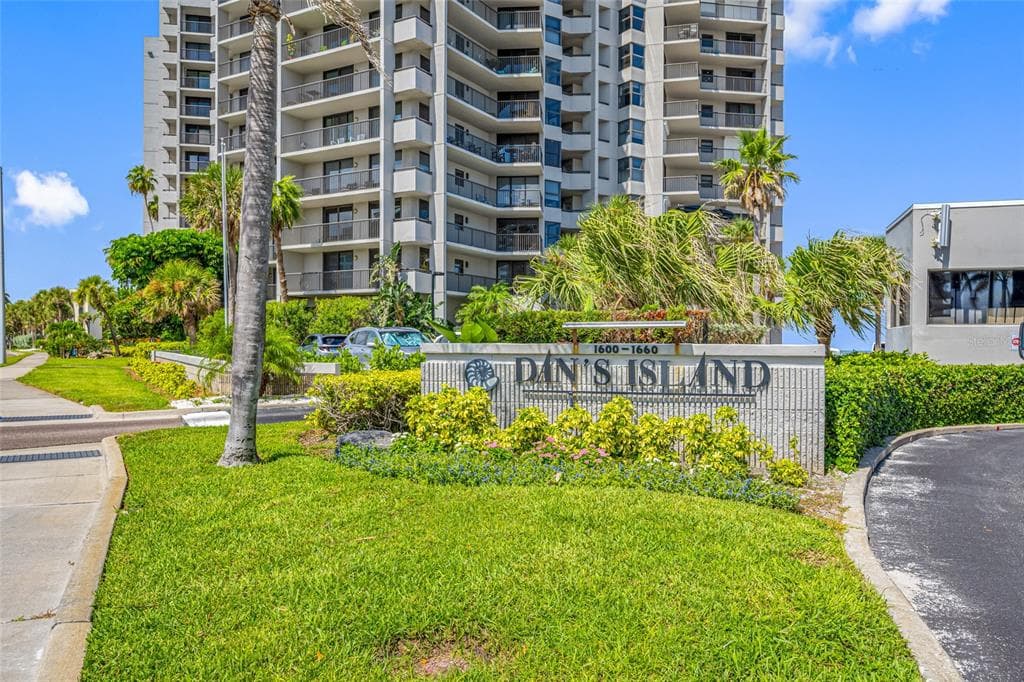 1660 GULF BOULEVARD UNIT 1001 CLEARWATER BEACH, FL 33767