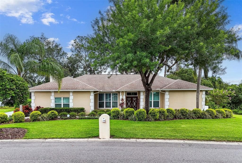2706 S FAIRWAY DRIVE PLANT CITY, FL 33566