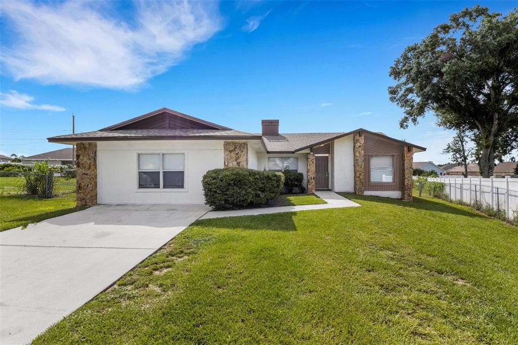 3518 DOVETAIL LANE N LAKELAND, FL 33812
