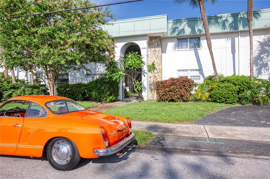 3100 HARTFORD STREET N UNIT 203 ST PETERSBURG, FL 33713