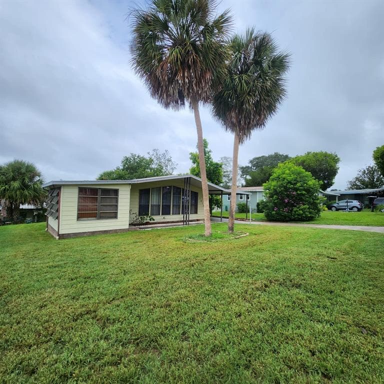 1012 PARKER PLACE LADY LAKE, FL 32159