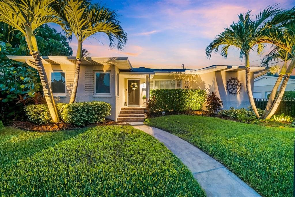 121 28TH AVENUE NE ST PETERSBURG, FL 33704