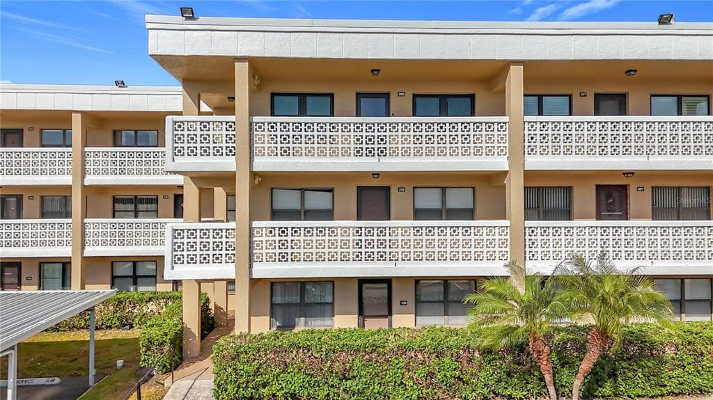 4920 LOCUST STREET NE UNIT 106 ST PETERSBURG, FL 33703
