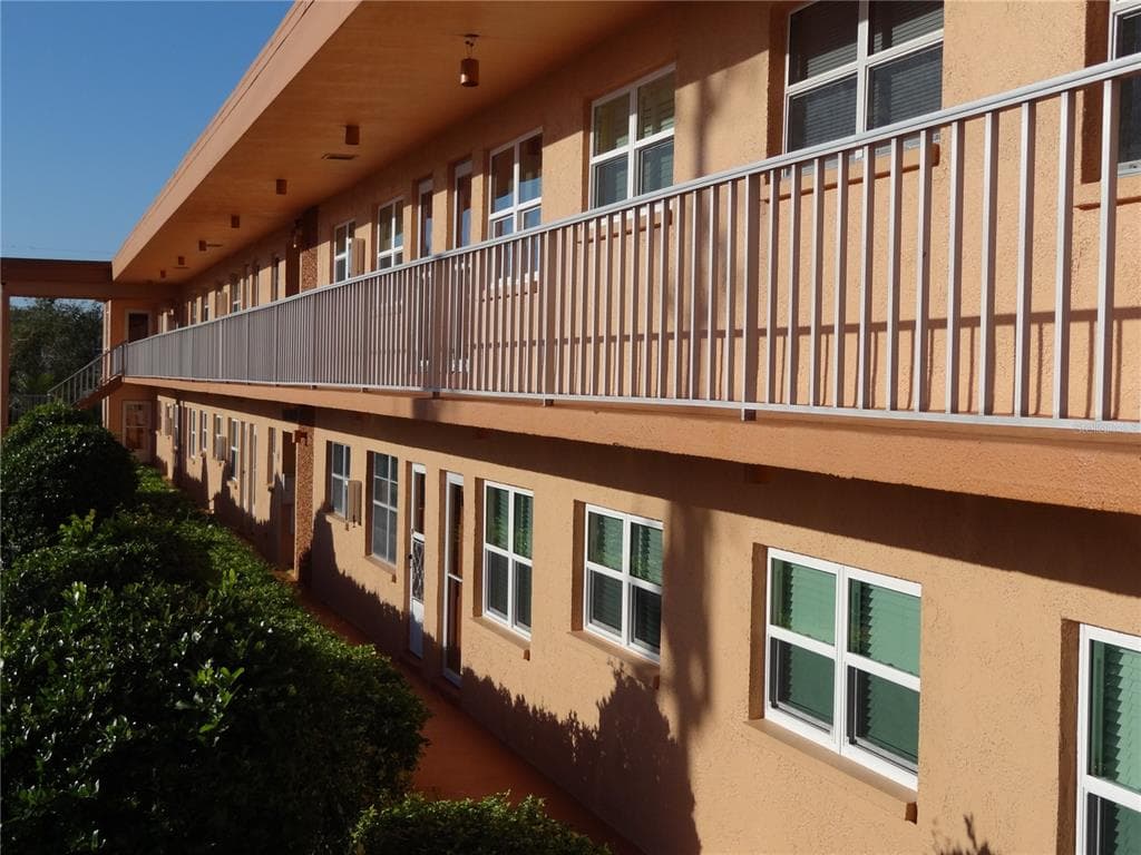 3740 58TH STREET N UNIT 106 ST PETERSBURG, FL 33710