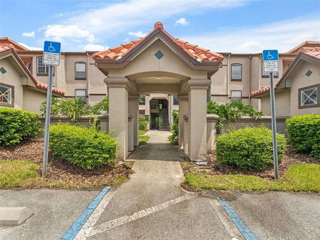 18107 PEREGRINES PERCH PLACE UNIT 6302 LUTZ, FL 33558