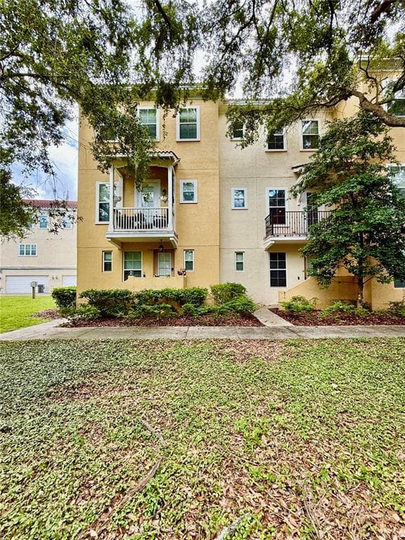 956 SOMBRA STREET TAMPA, FL 33619