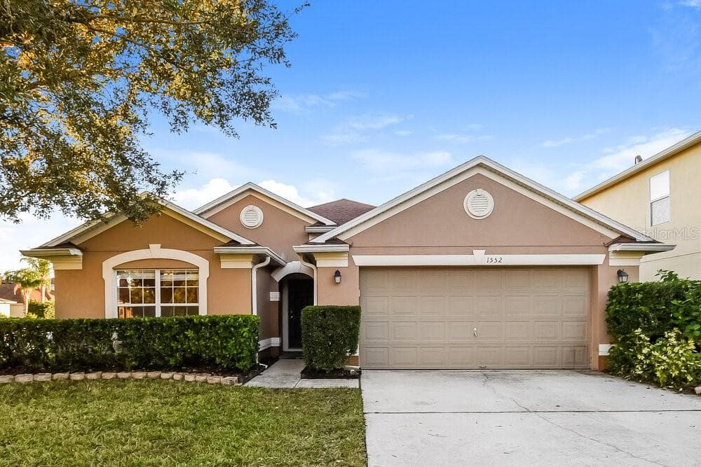 1552 TRUSCOTT COURT MOUNT DORA, FL 32757