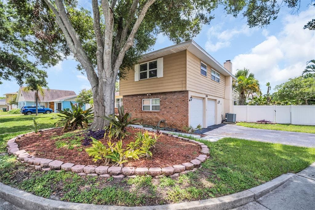 7398 WINDSOR LANE CLEARWATER, FL 33764