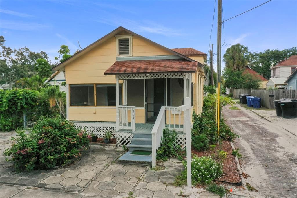 917 DARTMOOR STREET N ST PETERSBURG, FL 33701