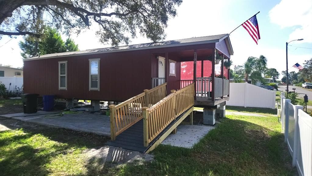 2108 ROSELAWN DRIVE HOLIDAY, FL 34691