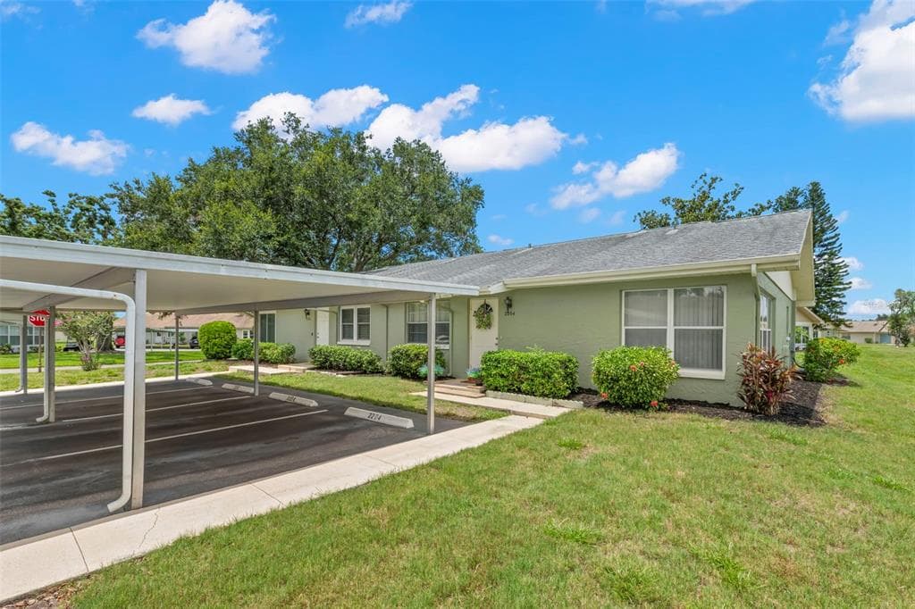 2204 GRENADIER DRIVE SUN CITY CENTER, FL 33573