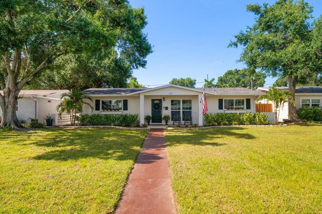 652 42ND AVENUE NE ST PETERSBURG, FL 33703