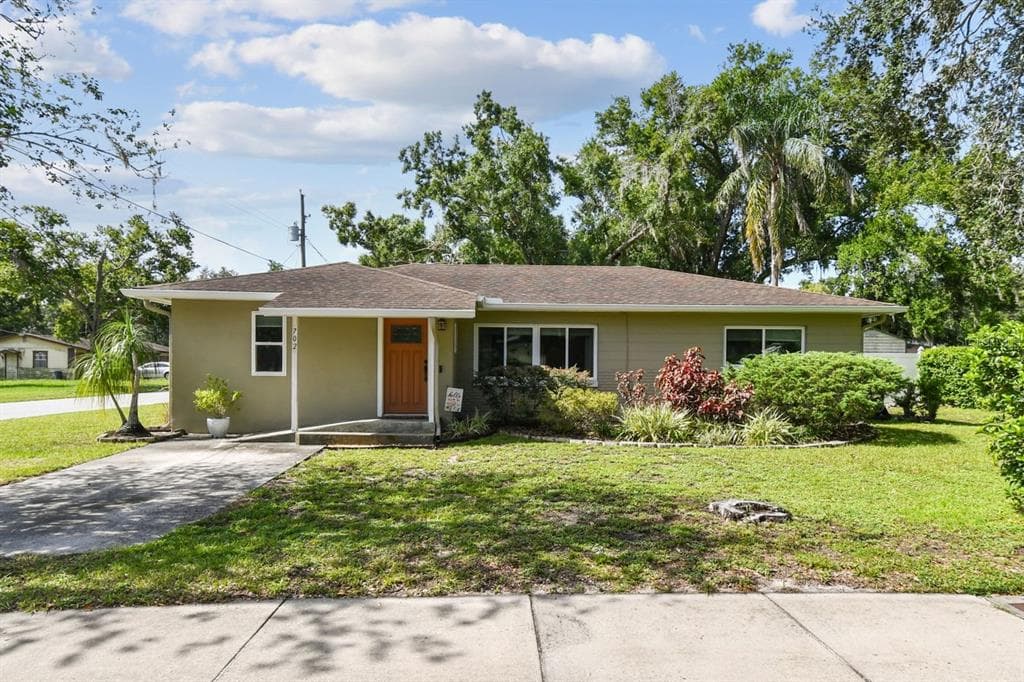 702 W COUNTRY CLUB DRIVE TAMPA, FL 33612