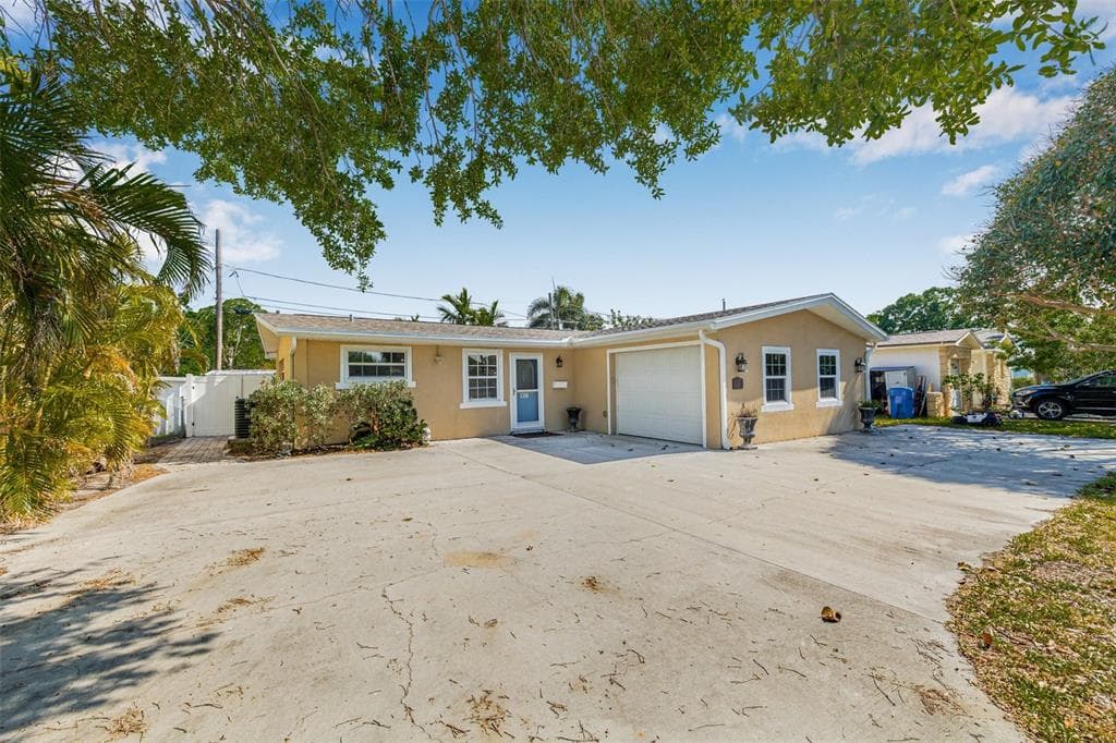 312 TALLAHASSEE DRIVE NE ST PETERSBURG, FL 33702