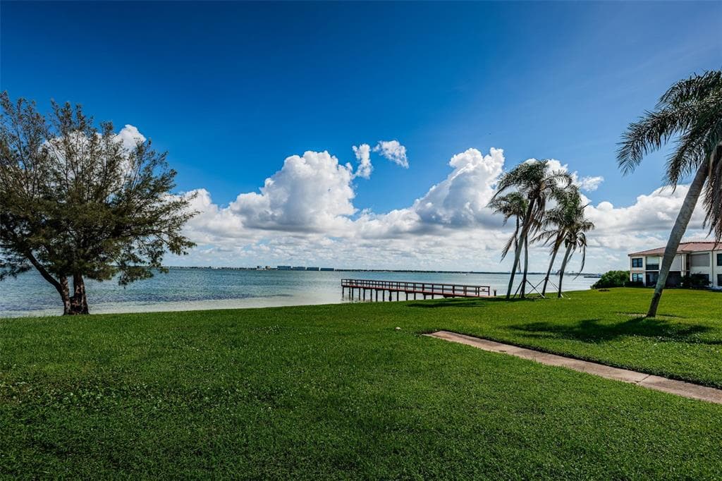 6211 SUN BOULEVARD UNIT 112 ST PETERSBURG, FL 33715