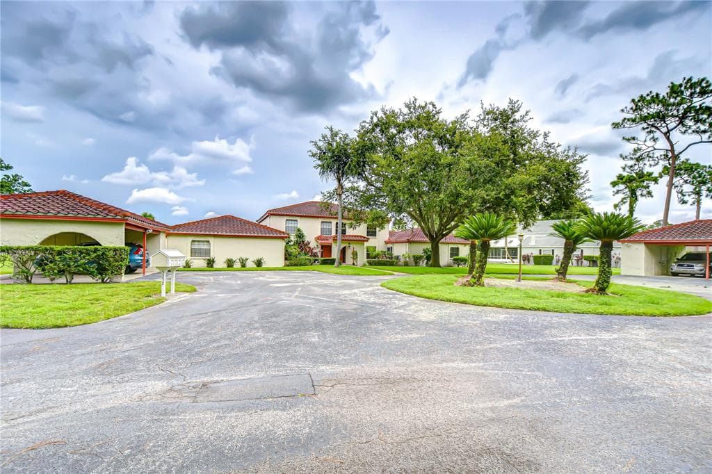 5352 SADDLEBROOK WAY UNIT 4 WESLEY CHAPEL, FL 33543