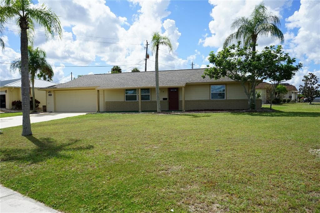 1618 CHERRY HILLS DRIVE SUN CITY CENTER, FL 33573
