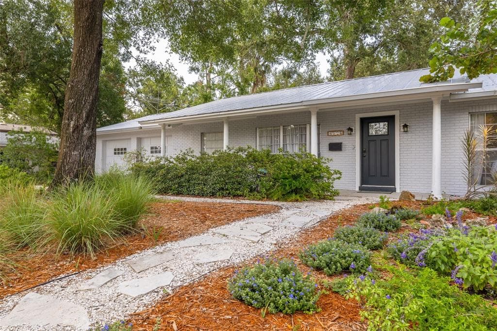 8024 W HIAWATHA STREET TAMPA, FL 33615