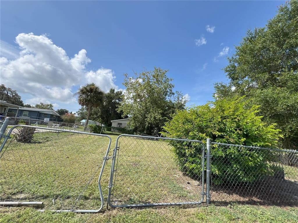 510 PICKENS STREET LAKELAND, FL 33805