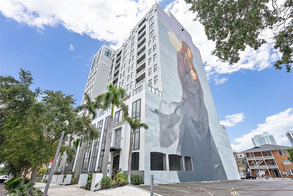 226 5TH AVENUE N UNIT 1403 ST PETERSBURG, FL 33701