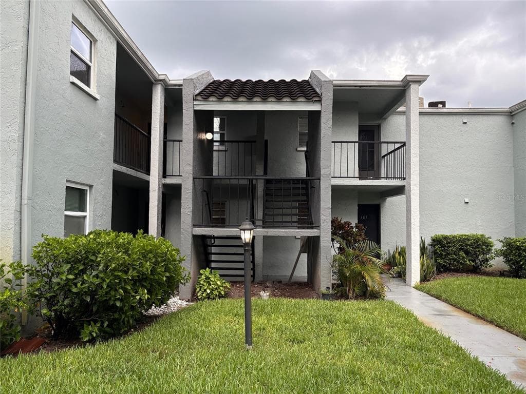 2850 SOMERSET PARK DRIVE UNIT 202 TAMPA, FL 33613
