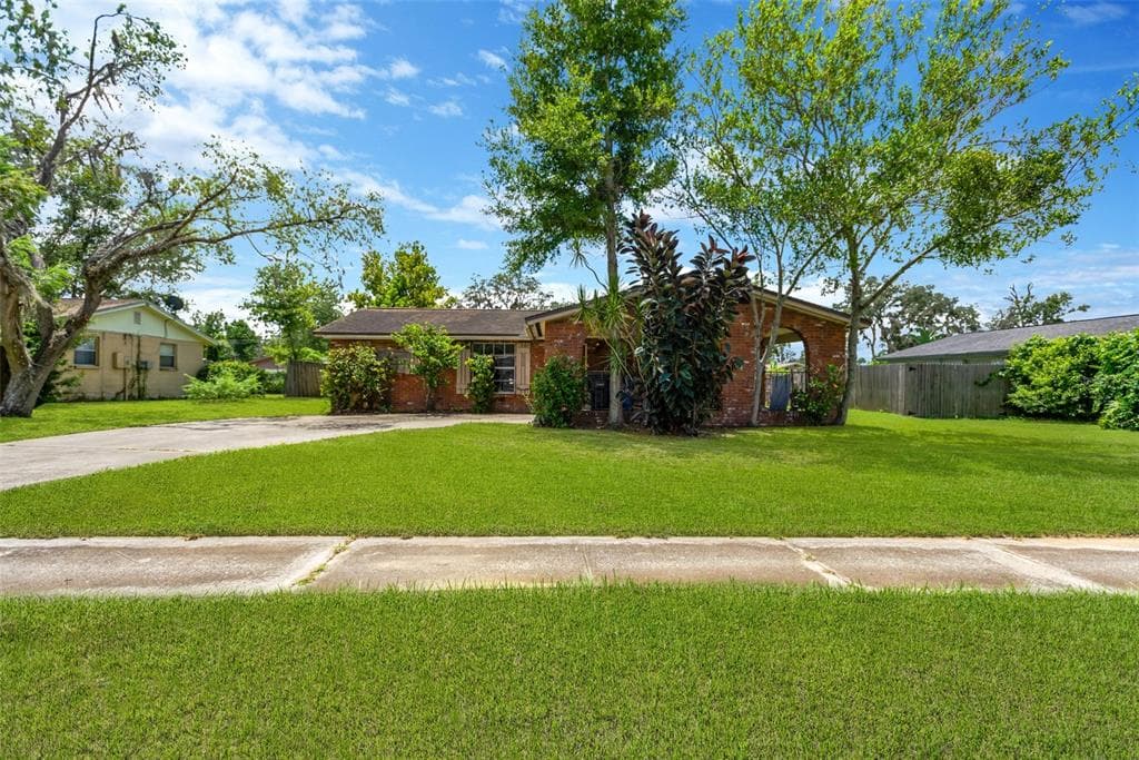 804 WALNUT DRIVE SEFFNER, FL 33584