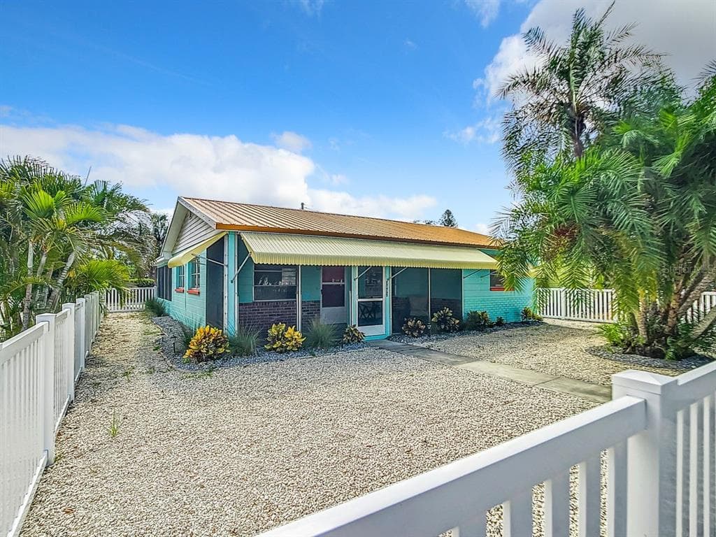 3002 DUPONT STREET S GULFPORT, FL 33707