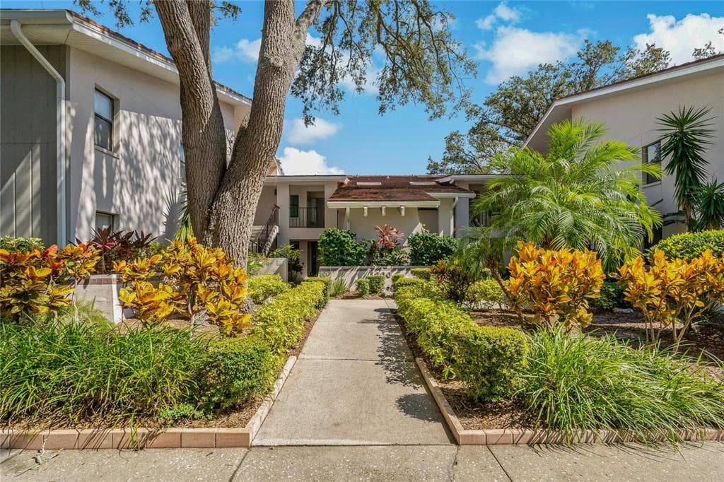 300 S FLORIDA AVENUE UNIT 300F TARPON SPRINGS, FL 34689