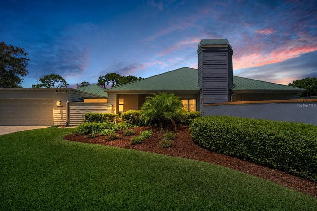 10479 LONGWOOD DRIVE SEMINOLE, FL 33777