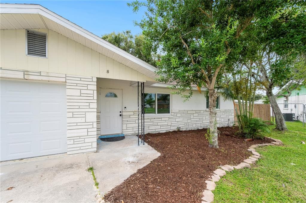 208 66TH STREET COURT E BRADENTON, FL 34208
