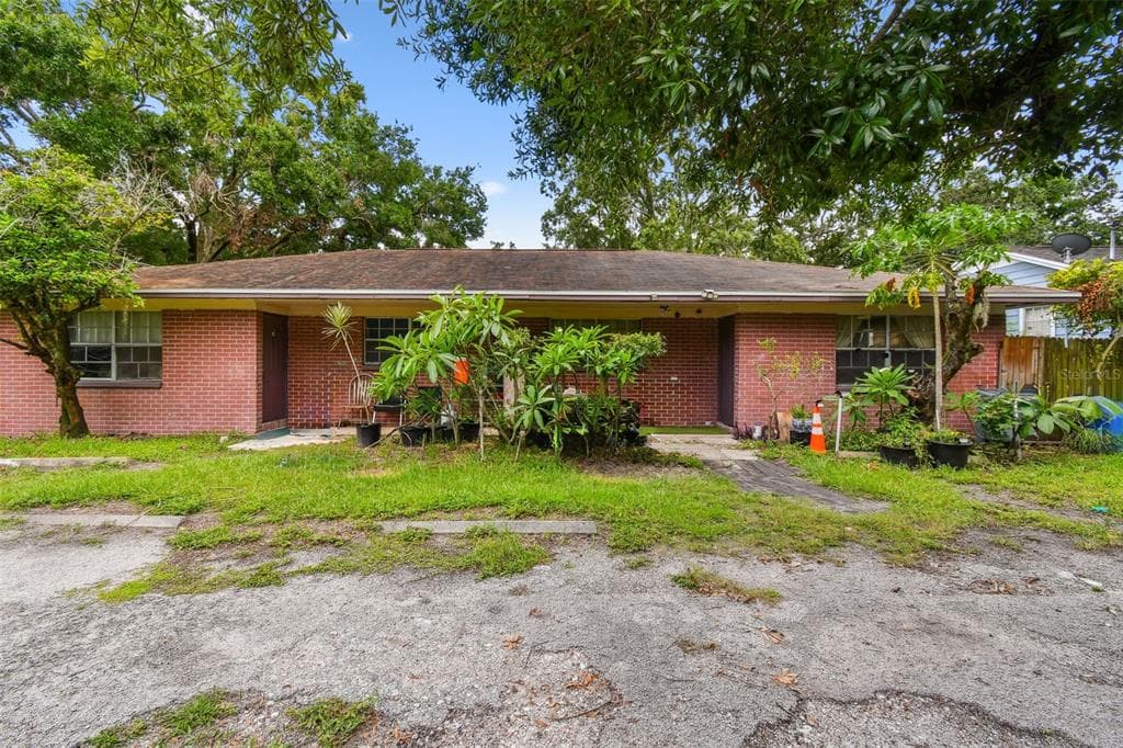 1805 E 139TH AVENUE UNIT 1 TAMPA, FL 33613