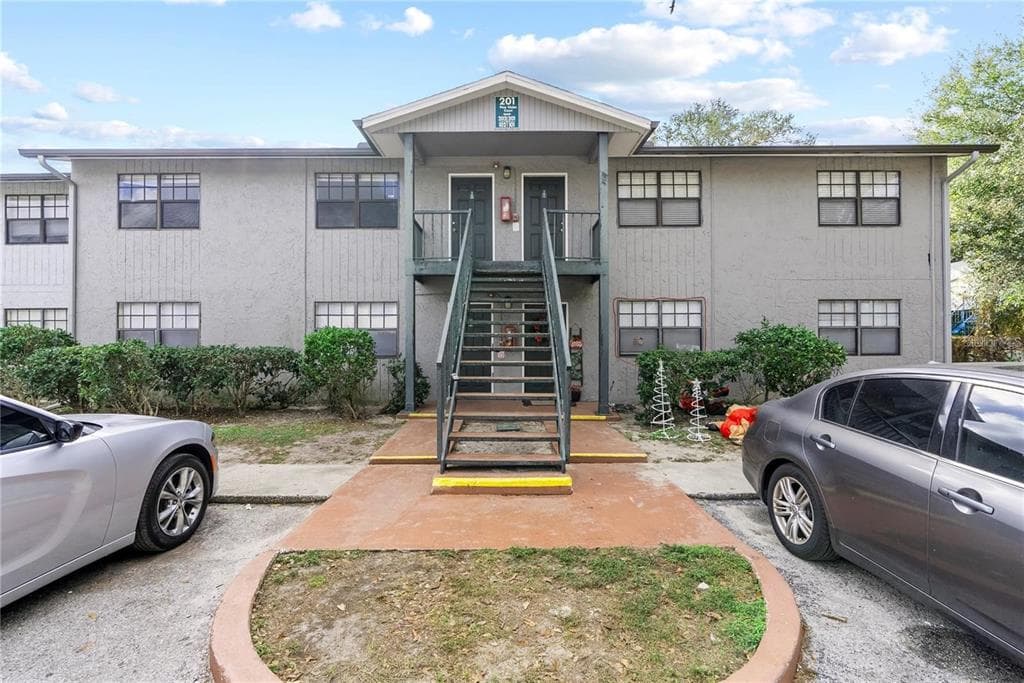 201 PINE VIOLET COURT UNIT 202 TAMPA, FL 33612