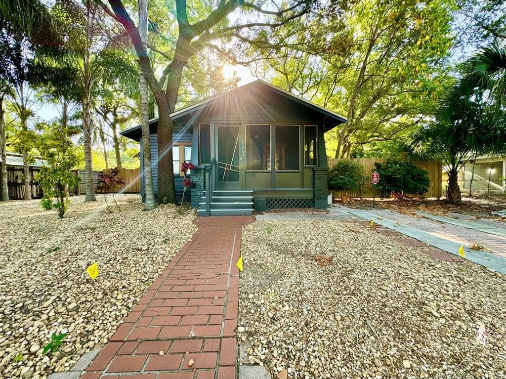 6601 N NAVIN AVENUE TAMPA, FL 33604
