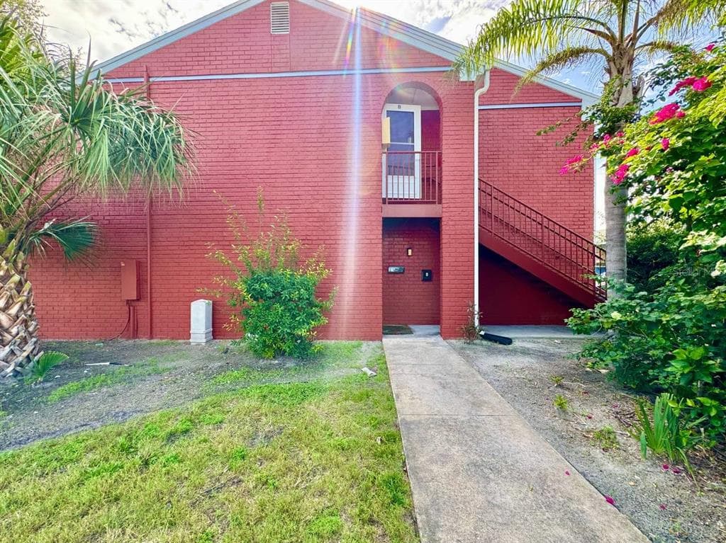 1095 82ND TERRACE N UNIT 1095A ST PETERSBURG, FL 33702