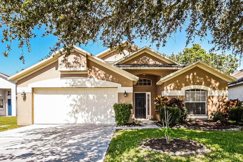 2116 MALLARD CREEK CIRCLE KISSIMMEE, FL 34743