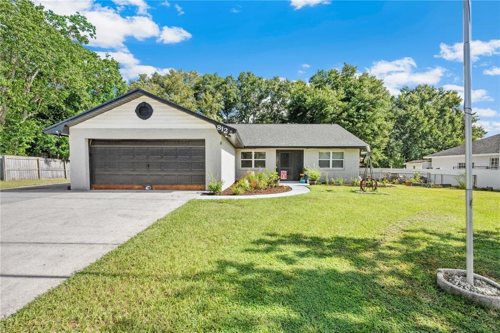 812 CEDAR KNOLL DRIVE N LAKELAND, FL 33809